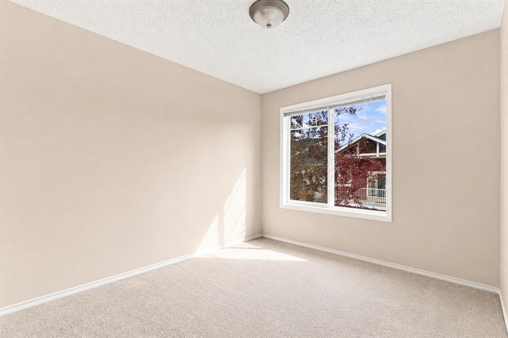106 Panamount Drive Nw, Calgary, AB - Indoor Photo Showing Other Room