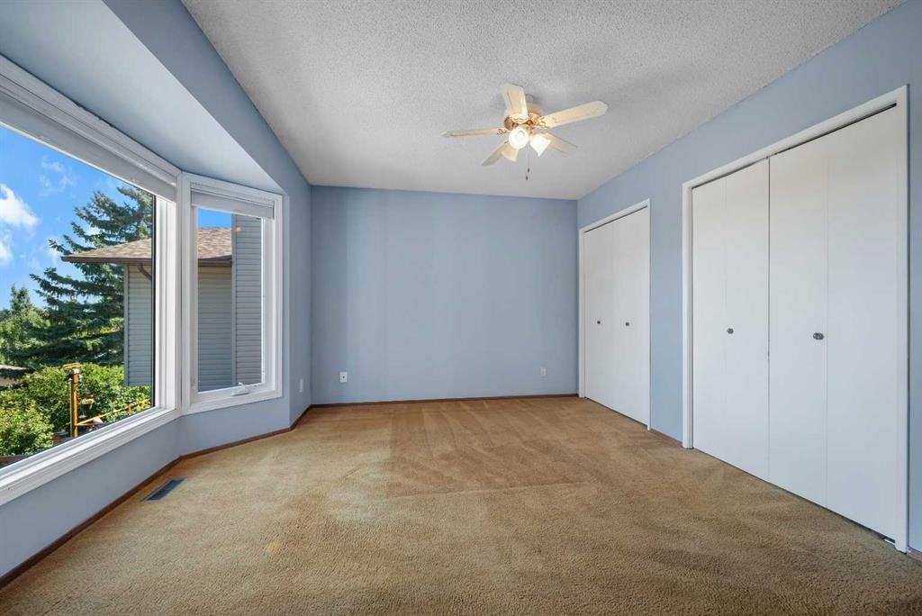 124 Macewan Drive Nw, Calgary, AB - Indoor Photo Showing Other Room