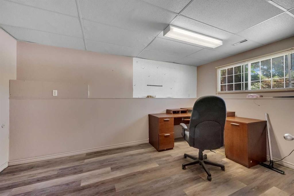 124 Macewan Drive Nw, Calgary, AB - Indoor Photo Showing Other Room