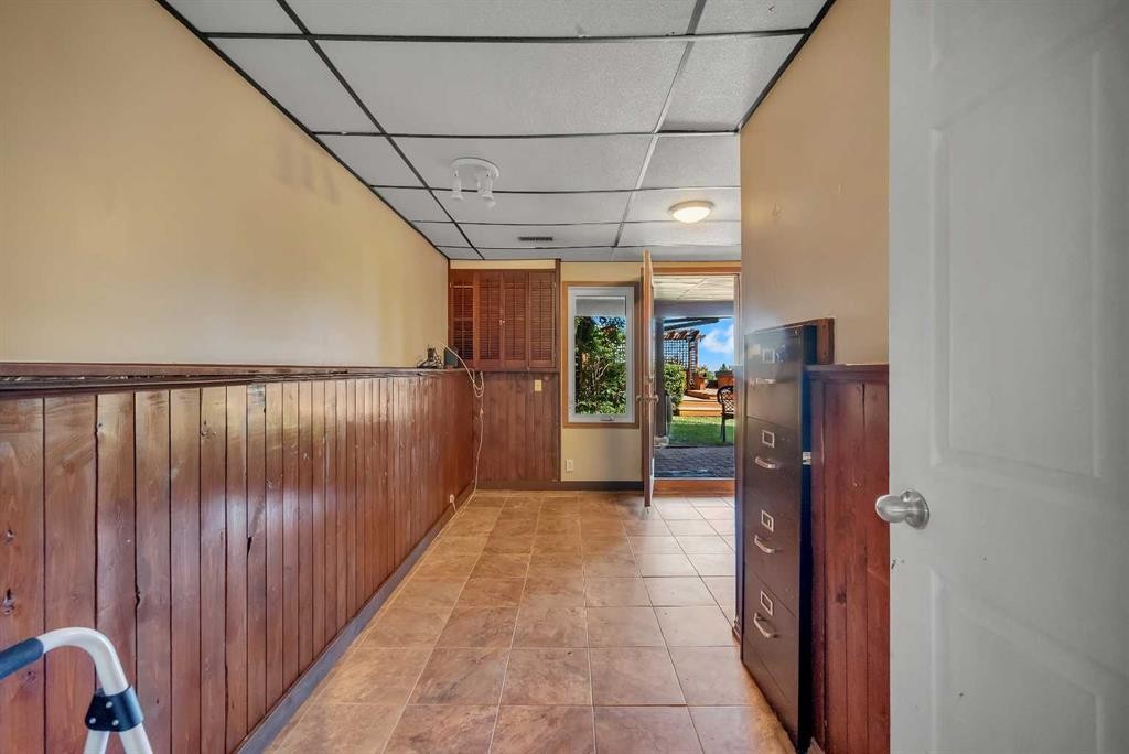 124 Macewan Drive Nw, Calgary, AB - Indoor Photo Showing Other Room