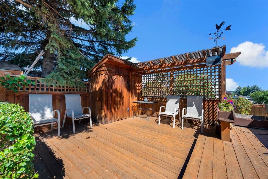 124 Macewan Drive Nw, Calgary, AB - Outdoor With Deck Patio Veranda