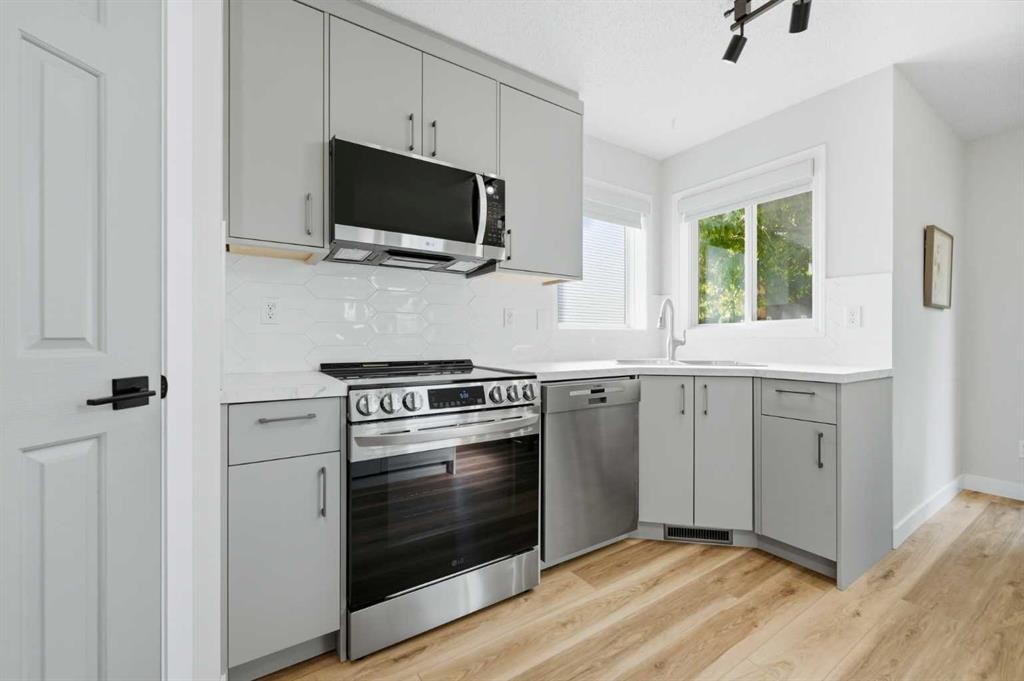 72 Arbour Crest Road Nw, Calgary, AB - Indoor Photo Showing Kitchen