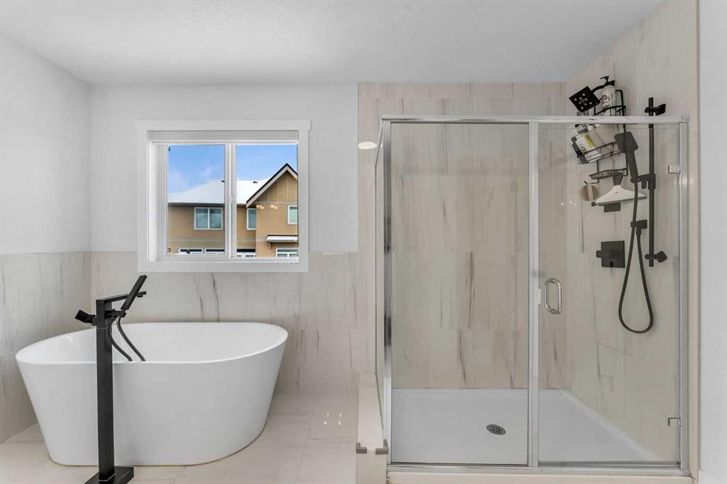 202 Kinniburgh Crescent, Chestermere, AB - Indoor Photo Showing Bathroom