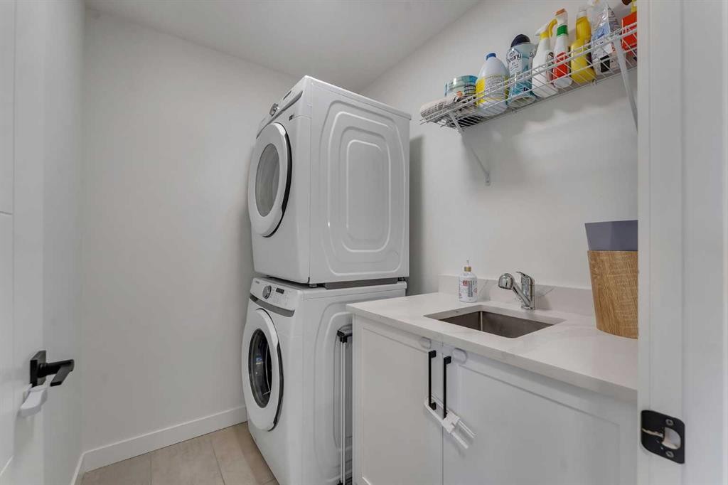 202 Kinniburgh Crescent, Chestermere, AB - Indoor Photo Showing Laundry Room