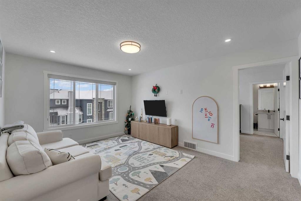 202 Kinniburgh Crescent, Chestermere, AB - Indoor Photo Showing Living Room