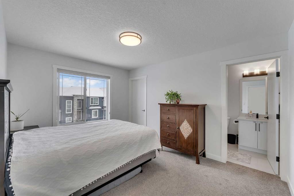 202 Kinniburgh Crescent, Chestermere, AB - Indoor Photo Showing Bedroom