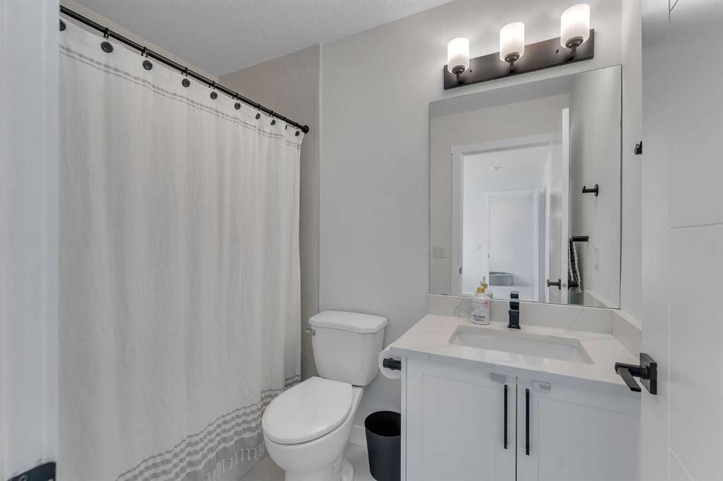 202 Kinniburgh Crescent, Chestermere, AB - Indoor Photo Showing Bathroom