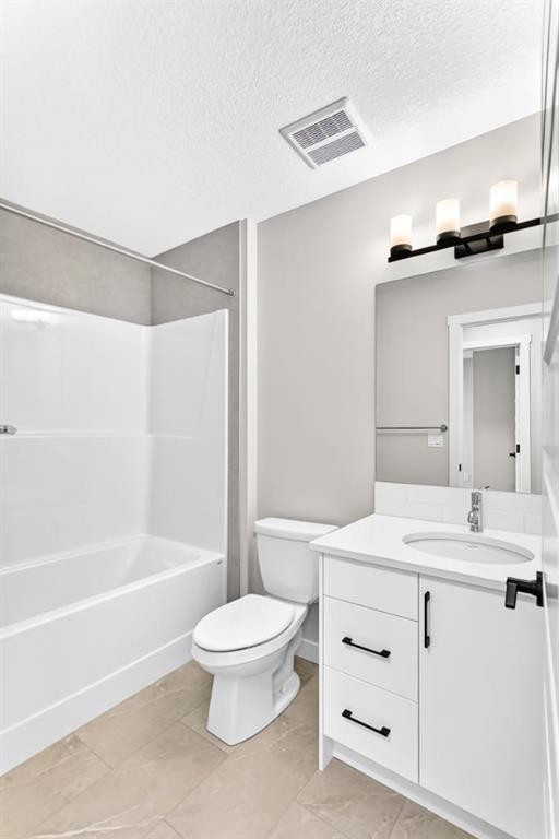 1069 Bayview Crescent Sw, Airdrie, AB - Indoor Photo Showing Bathroom