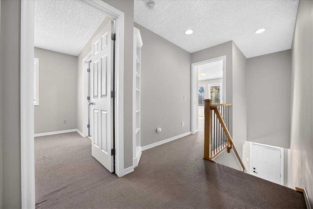 262 21 Avenue Ne, Calgary, AB - Indoor Photo Showing Other Room