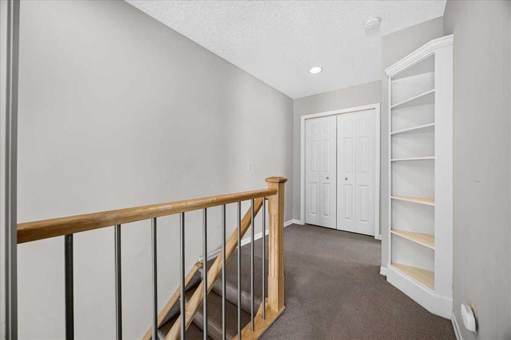 262 21 Avenue Ne, Calgary, AB - Indoor Photo Showing Other Room