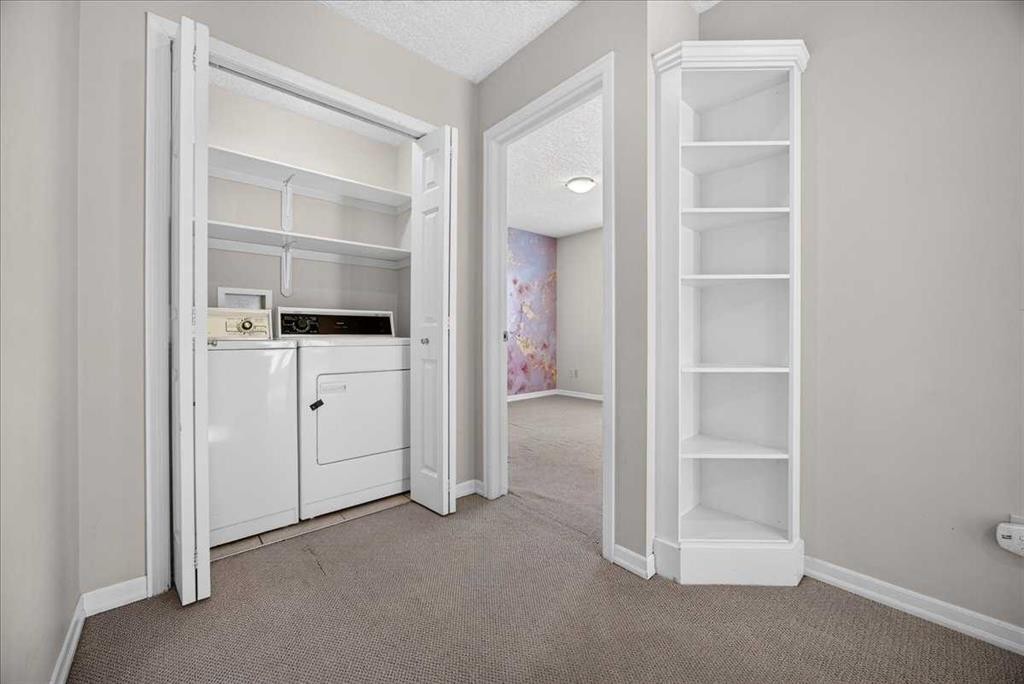 262 21 Avenue Ne, Calgary, AB - Indoor Photo Showing Laundry Room