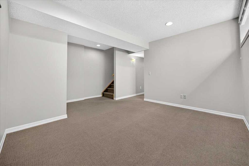 262 21 Avenue Ne, Calgary, AB - Indoor Photo Showing Other Room