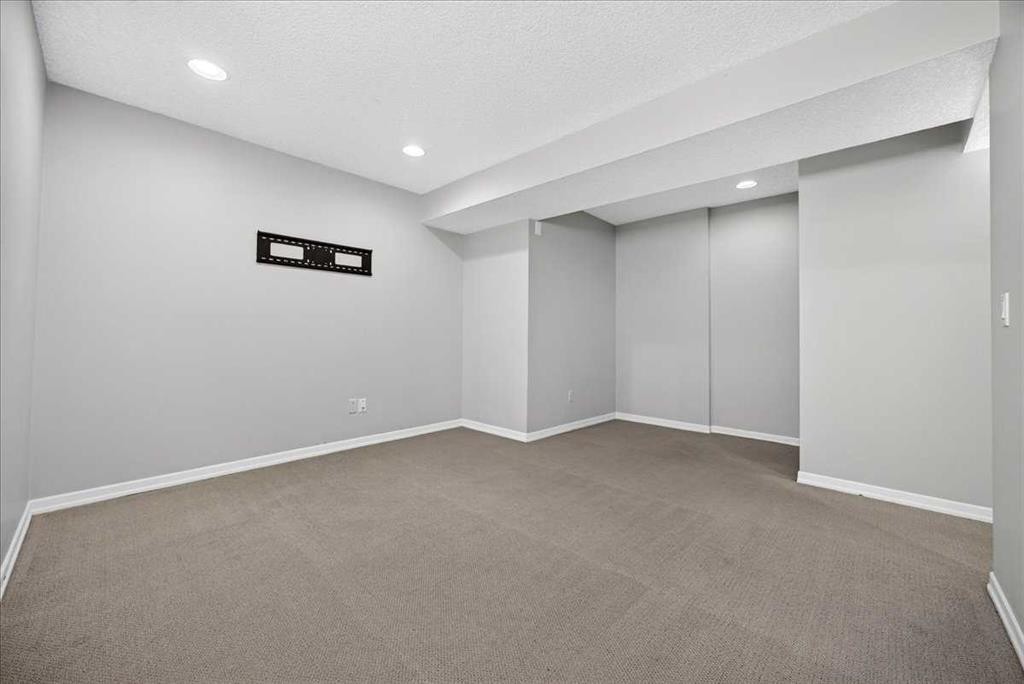 262 21 Avenue Ne, Calgary, AB - Indoor Photo Showing Other Room