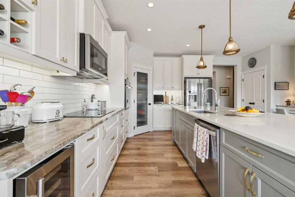 14 Riviera View, Cochrane, AB - Indoor Photo Showing Kitchen With Upgraded Kitchen