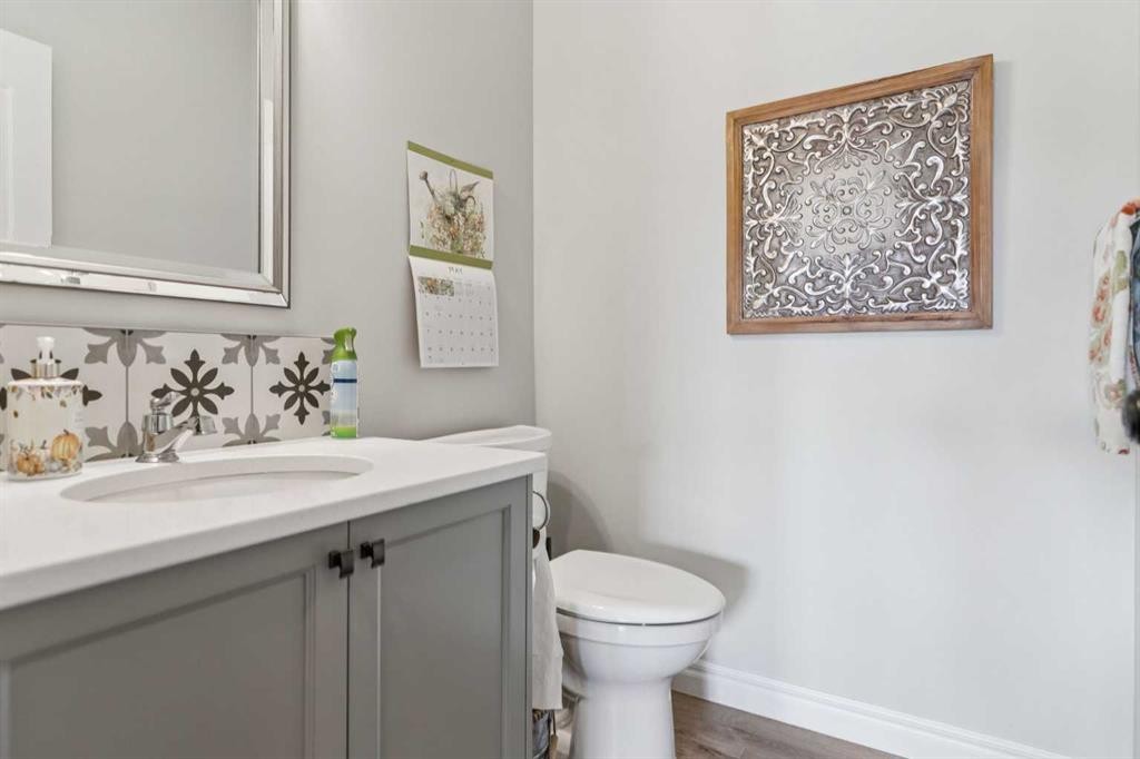 14 Riviera View, Cochrane, AB - Indoor Photo Showing Bathroom