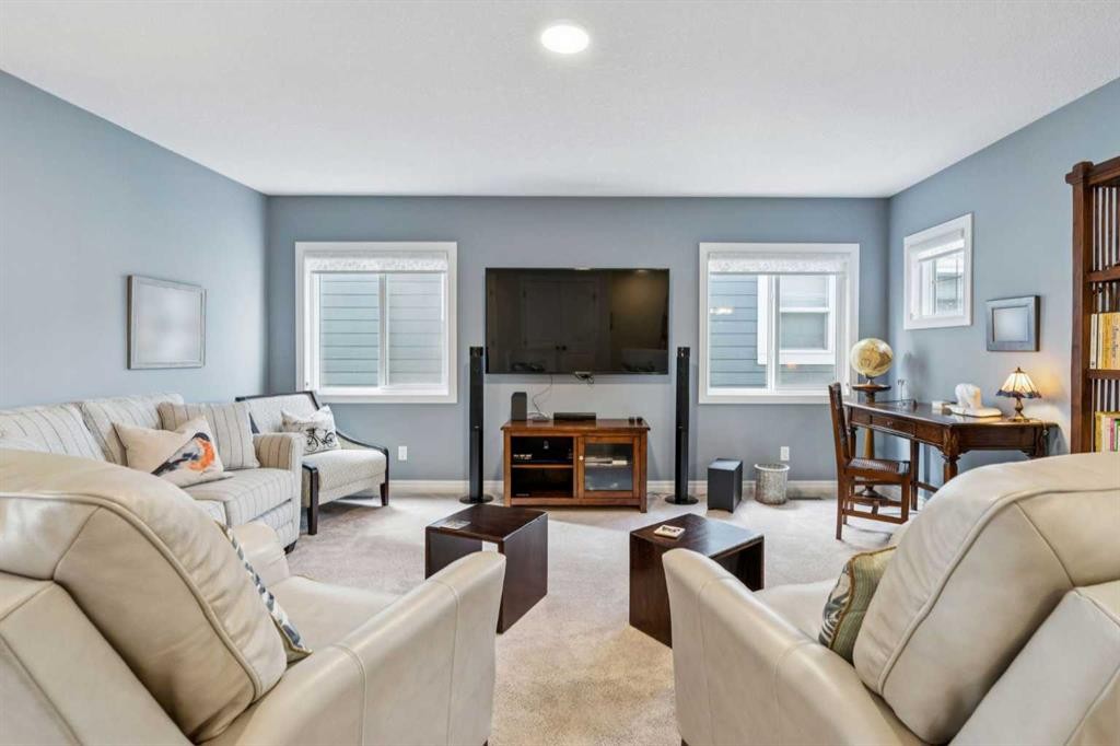 14 Riviera View, Cochrane, AB - Indoor Photo Showing Living Room