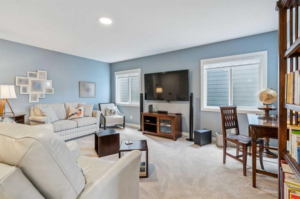 14 Riviera View, Cochrane, AB - Indoor Photo Showing Living Room