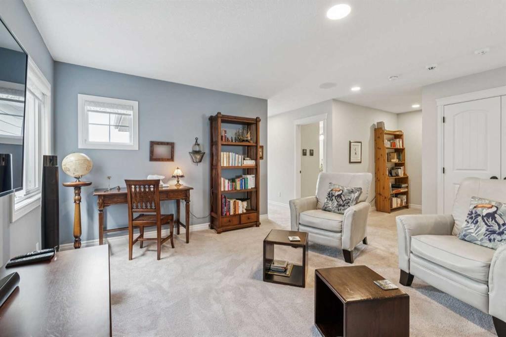 14 Riviera View, Cochrane, AB - Indoor Photo Showing Living Room