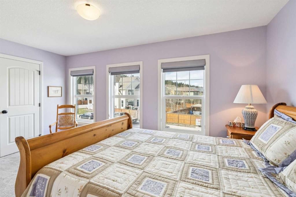14 Riviera View, Cochrane, AB - Indoor Photo Showing Bedroom