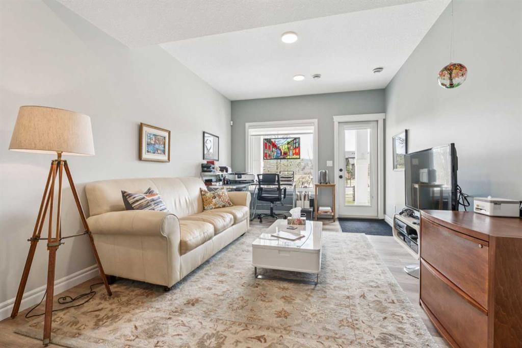 14 Riviera View, Cochrane, AB - Indoor Photo Showing Living Room