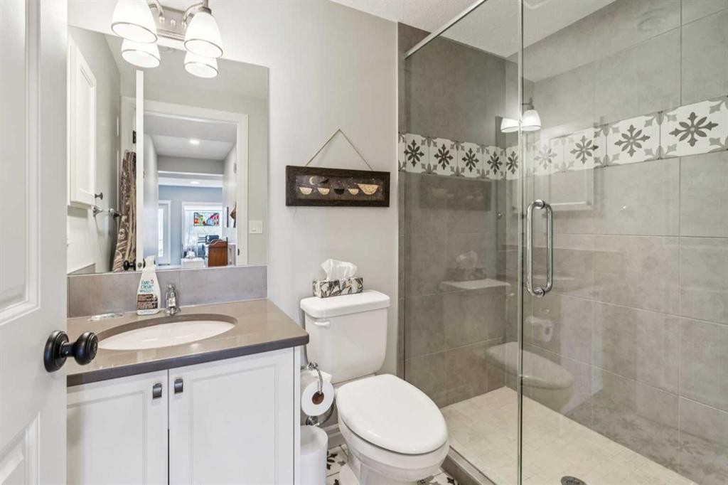 14 Riviera View, Cochrane, AB - Indoor Photo Showing Bathroom