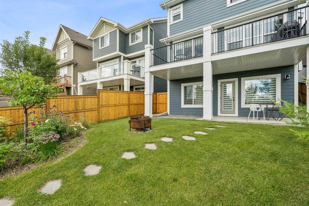 14 Riviera View, Cochrane, AB - Outdoor