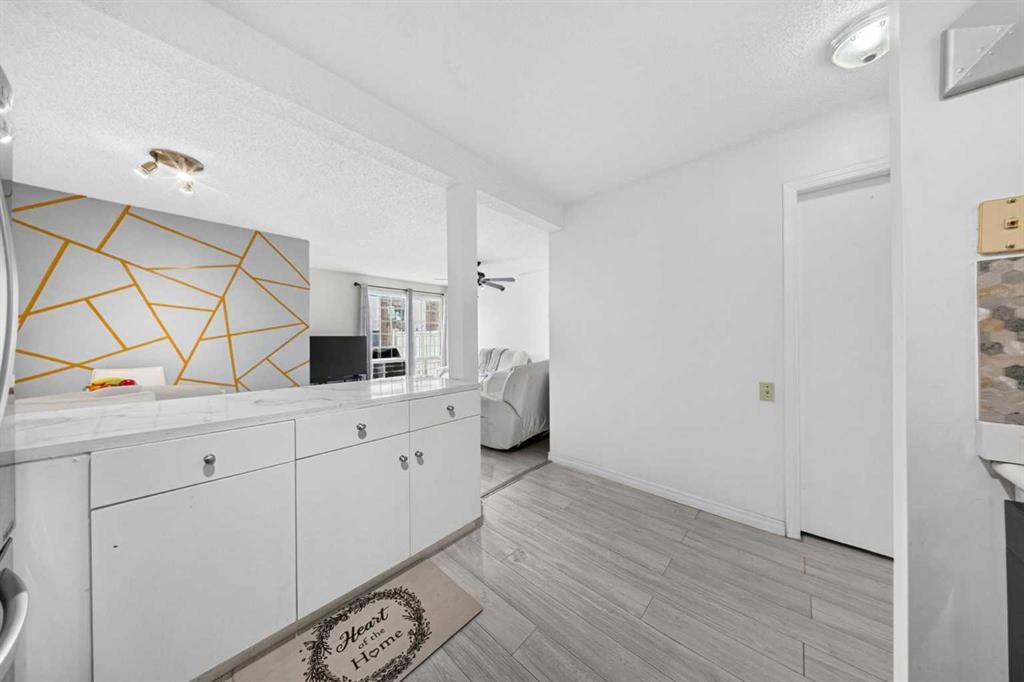 711-200 Brookpark Drive Sw, Calgary, AB - Indoor