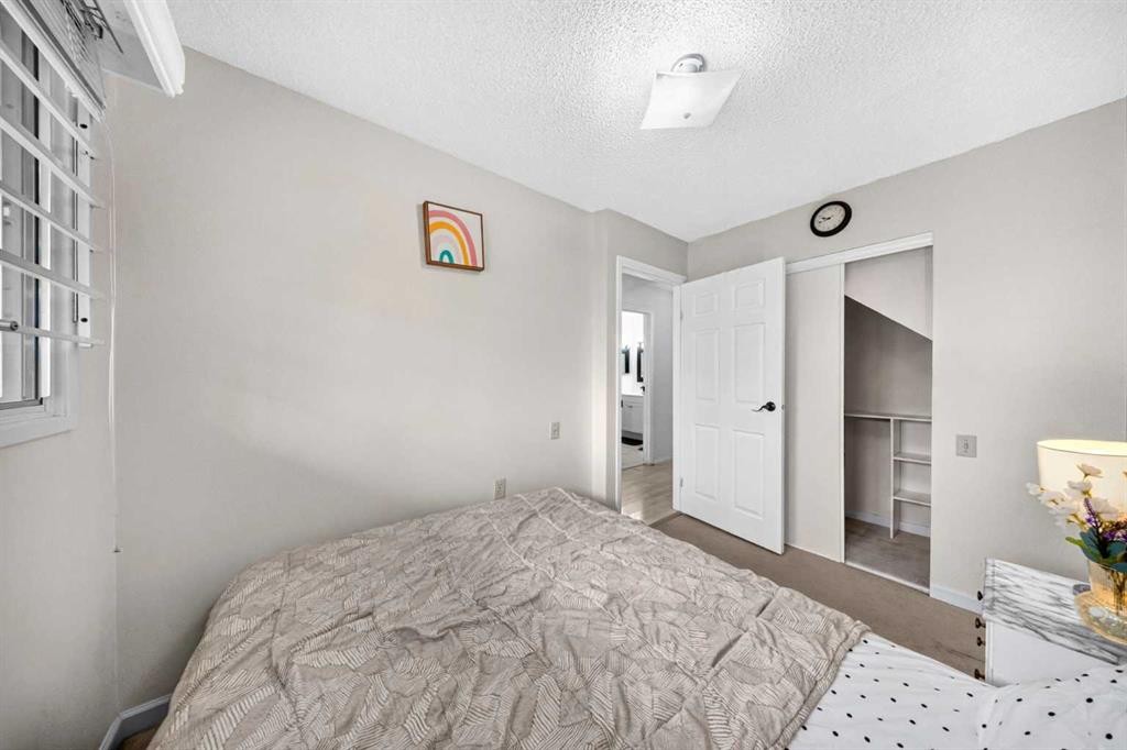 711-200 Brookpark Drive Sw, Calgary, AB - Indoor Photo Showing Bedroom