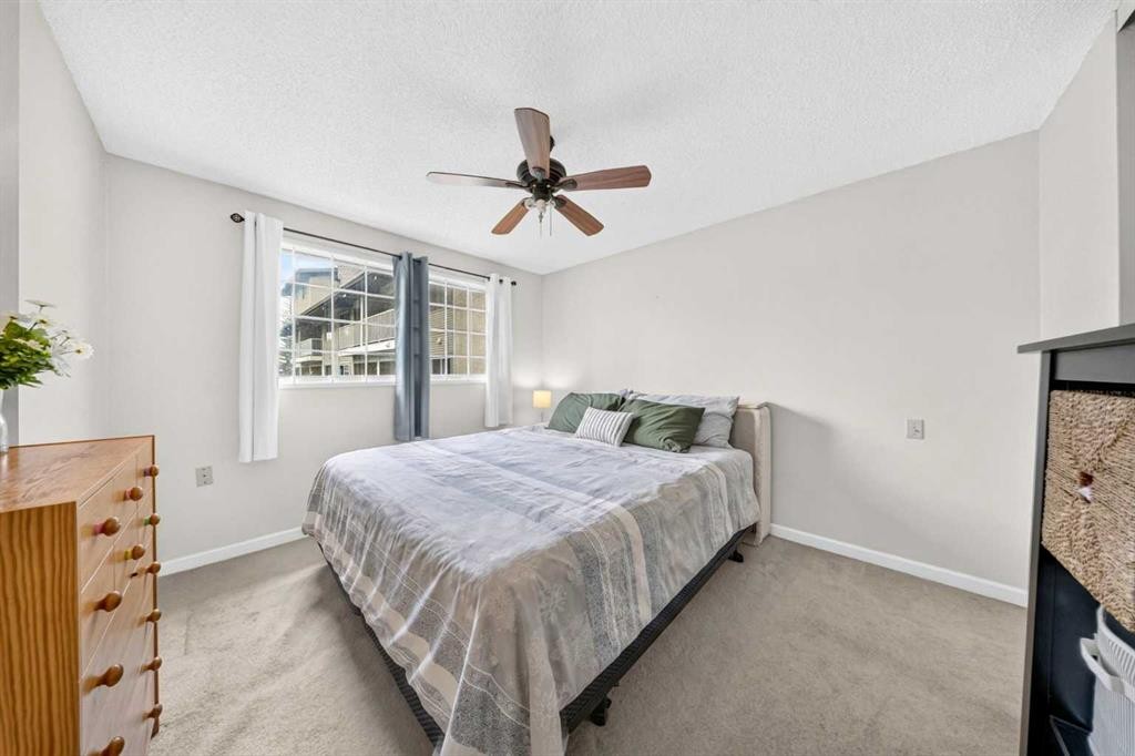711-200 Brookpark Drive Sw, Calgary, AB - Indoor Photo Showing Bedroom