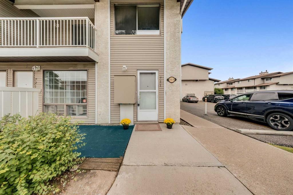 711-200 Brookpark Drive Sw, Calgary, AB - Outdoor