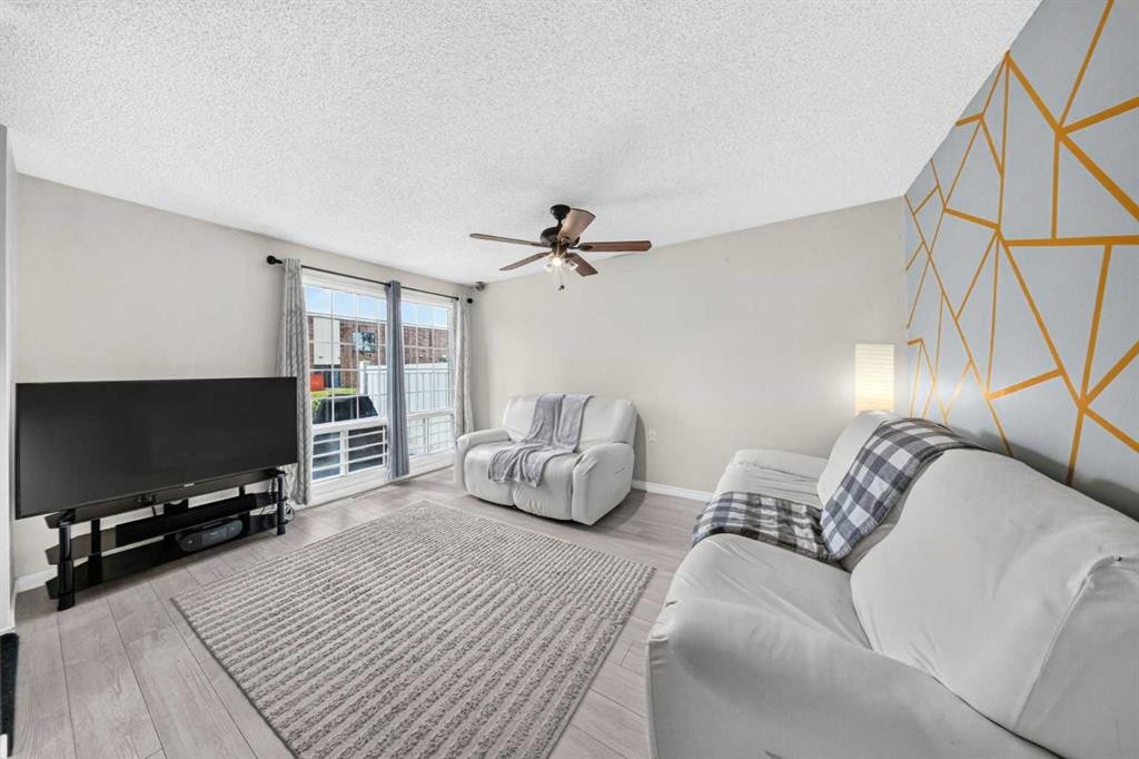 711-200 Brookpark Drive Sw, Calgary, AB - Indoor