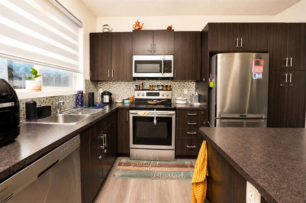 146 Skyview Point Crescent Ne, Calgary, AB - Indoor Photo Showing Kitchen With Stainless Steel Kitchen With Double Sink With Upgraded Kitchen