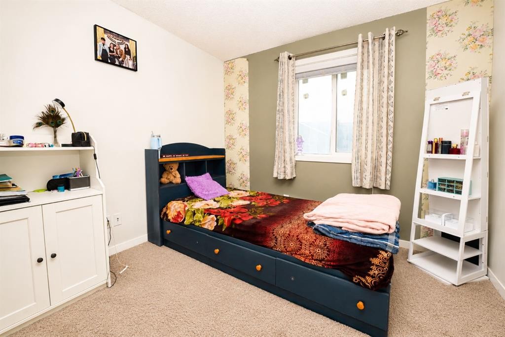 146 Skyview Point Crescent Ne, Calgary, AB - Indoor Photo Showing Bedroom