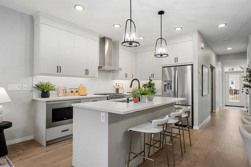 541 Bridgeport Street, Chestermere, AB - Indoor Photo Showing Kitchen With Upgraded Kitchen