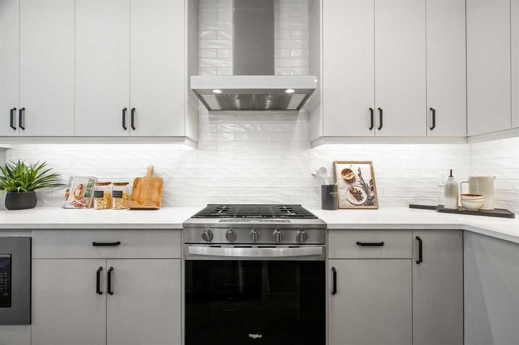 541 Bridgeport Street, Chestermere, AB - Indoor Photo Showing Kitchen With Upgraded Kitchen