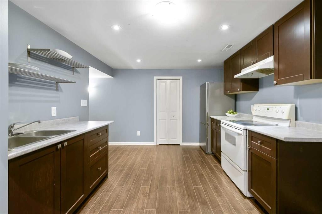 135 Manora Hill Ne, Calgary, AB - Indoor Photo Showing Kitchen With Double Sink