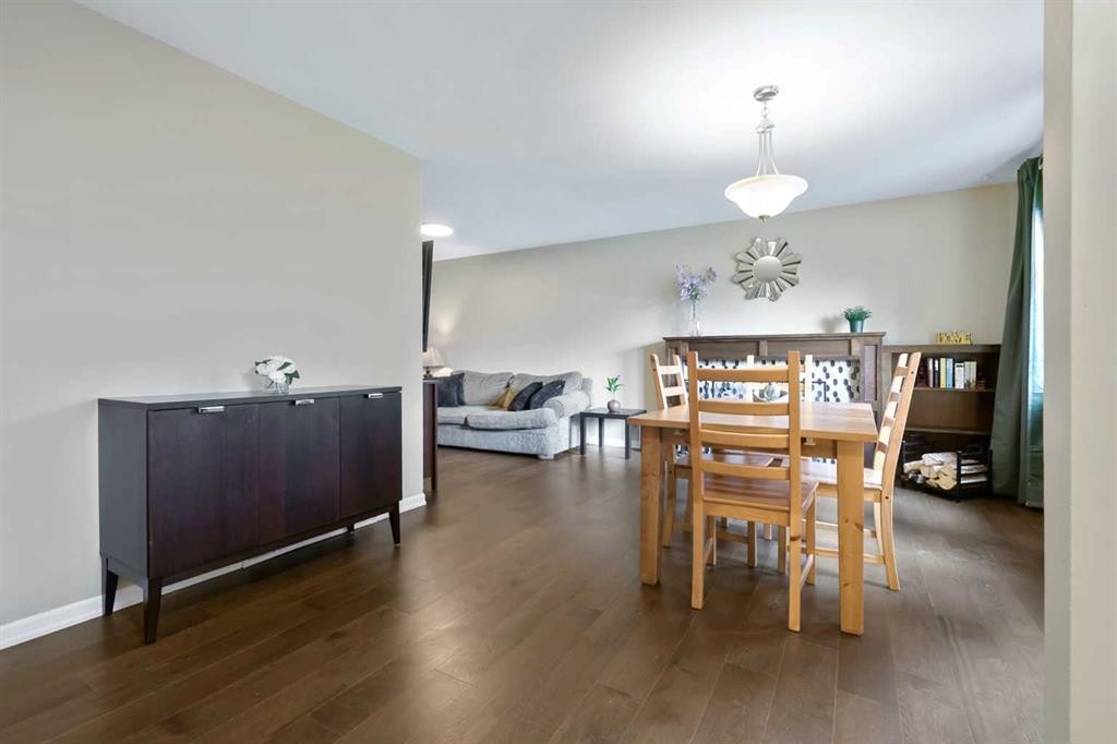 135 Manora Hill Ne, Calgary, AB - Indoor