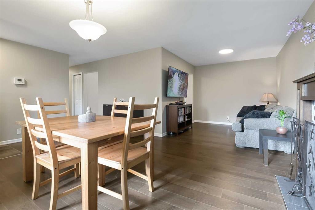 135 Manora Hill Ne, Calgary, AB - Indoor Photo Showing Dining Room