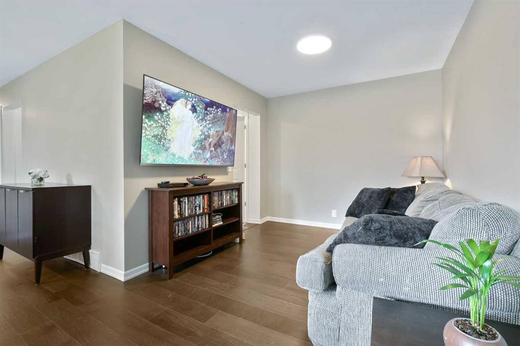 135 Manora Hill Ne, Calgary, AB - Indoor Photo Showing Bedroom