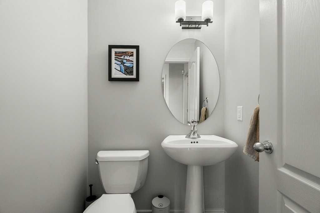 19 Citadel Ridge Close Nw, Calgary, AB - Indoor Photo Showing Bathroom