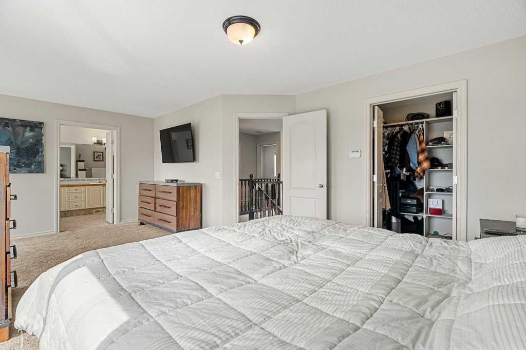19 Citadel Ridge Close Nw, Calgary, AB - Indoor Photo Showing Bedroom