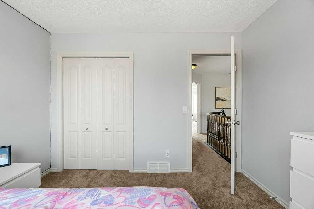 19 Citadel Ridge Close Nw, Calgary, AB - Indoor Photo Showing Bedroom