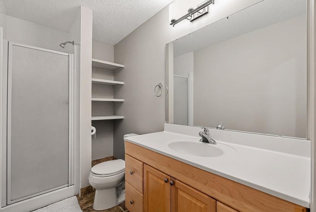 19 Citadel Ridge Close Nw, Calgary, AB - Indoor Photo Showing Bathroom