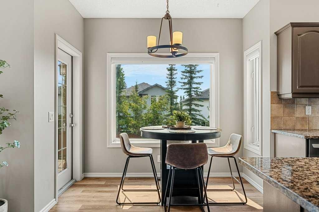 19 Citadel Ridge Close Nw, Calgary, AB - Indoor Photo Showing Dining Room