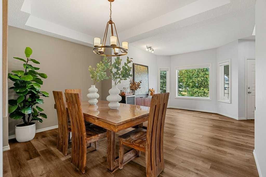 19 Citadel Ridge Close Nw, Calgary, AB - Indoor Photo Showing Dining Room