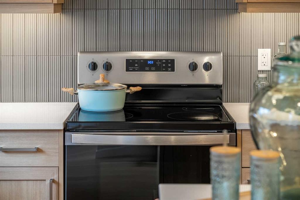 545 Bridgeport Street, Chestermere, AB - Indoor Photo Showing Kitchen