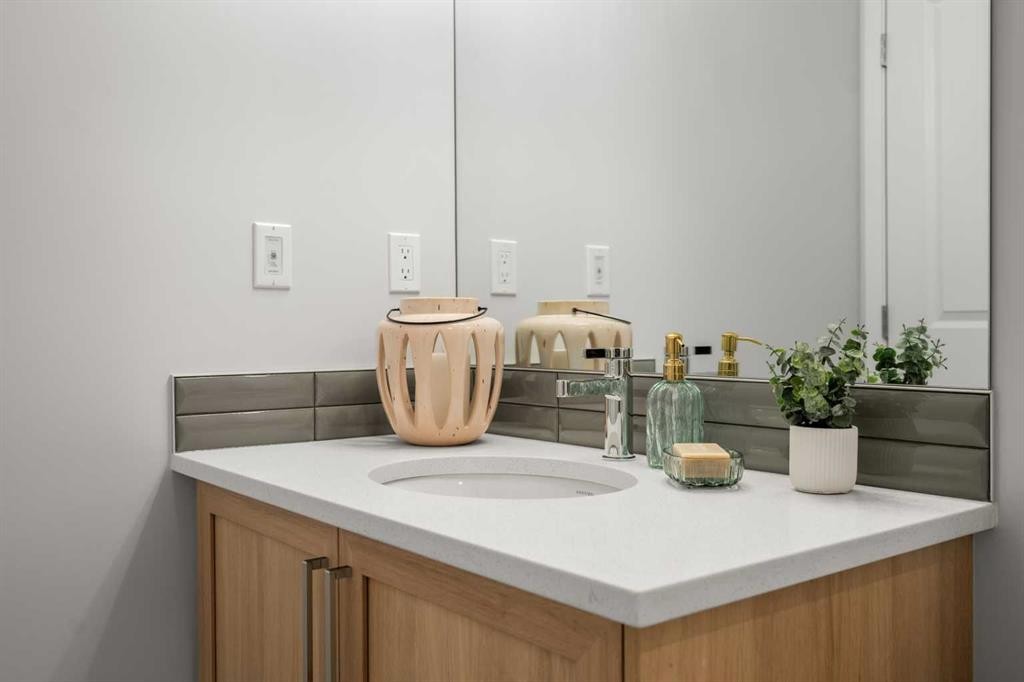 545 Bridgeport Street, Chestermere, AB - Indoor Photo Showing Bathroom