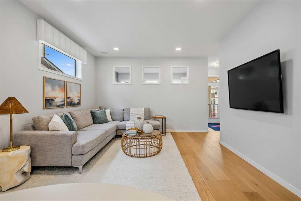 545 Bridgeport Street, Chestermere, AB - Indoor Photo Showing Living Room