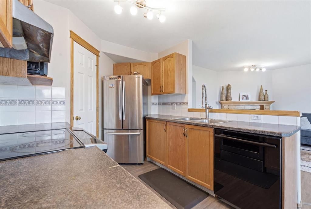 161 Saddlemead Road Ne, Calgary, AB - Indoor Photo Showing Kitchen With Double Sink