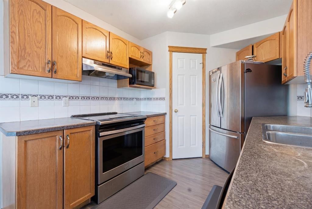 161 Saddlemead Road Ne, Calgary, AB - Indoor Photo Showing Kitchen With Double Sink
